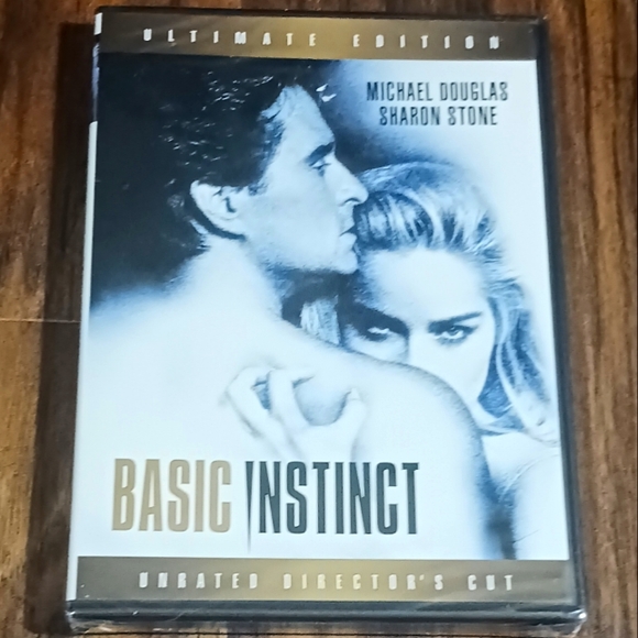 BASIC INSTINCT Ultimate Edition on DVD Michael Douglas - Picture 1 of 2